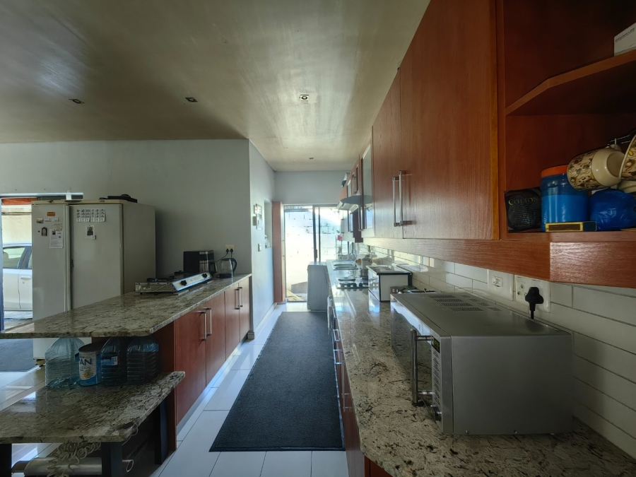 8 Bedroom Property for Sale in Belgravia Western Cape